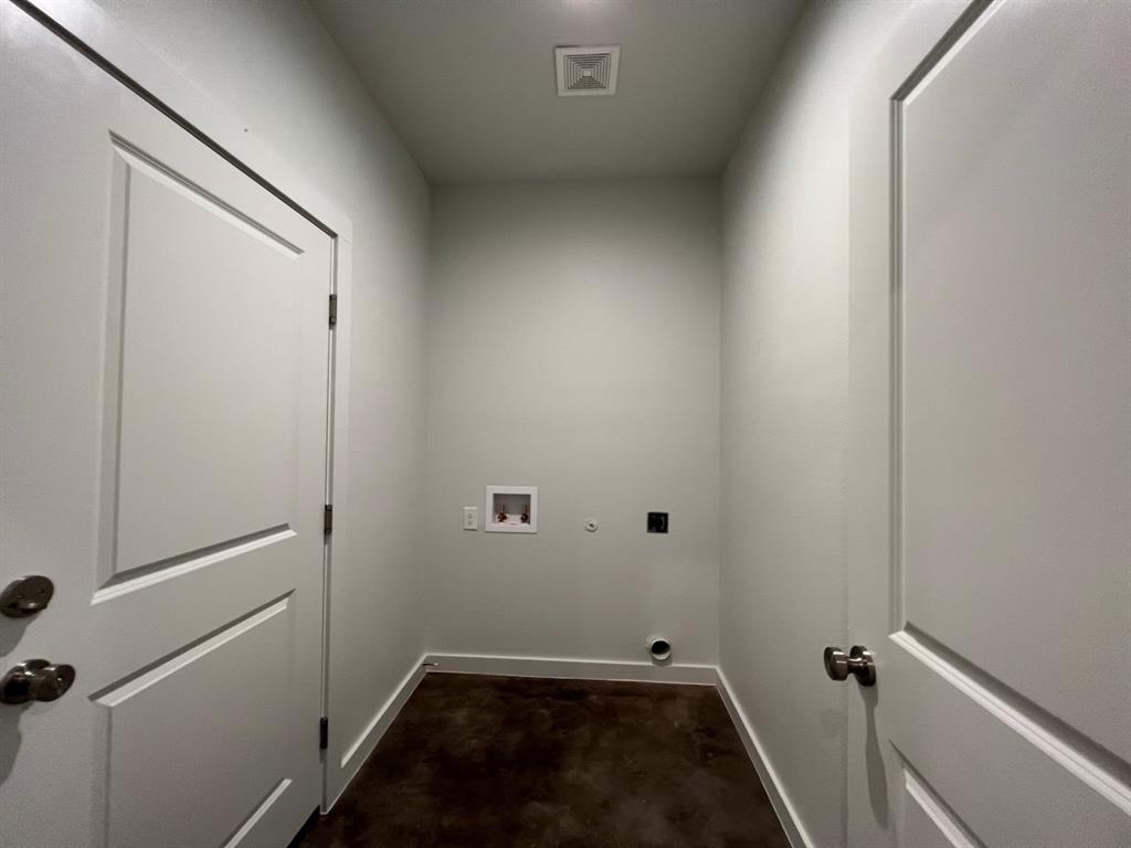 402 North Elliott Avenue Sherman, TX 75090 - Photo 15 of 19 wooden floor in a bathroom