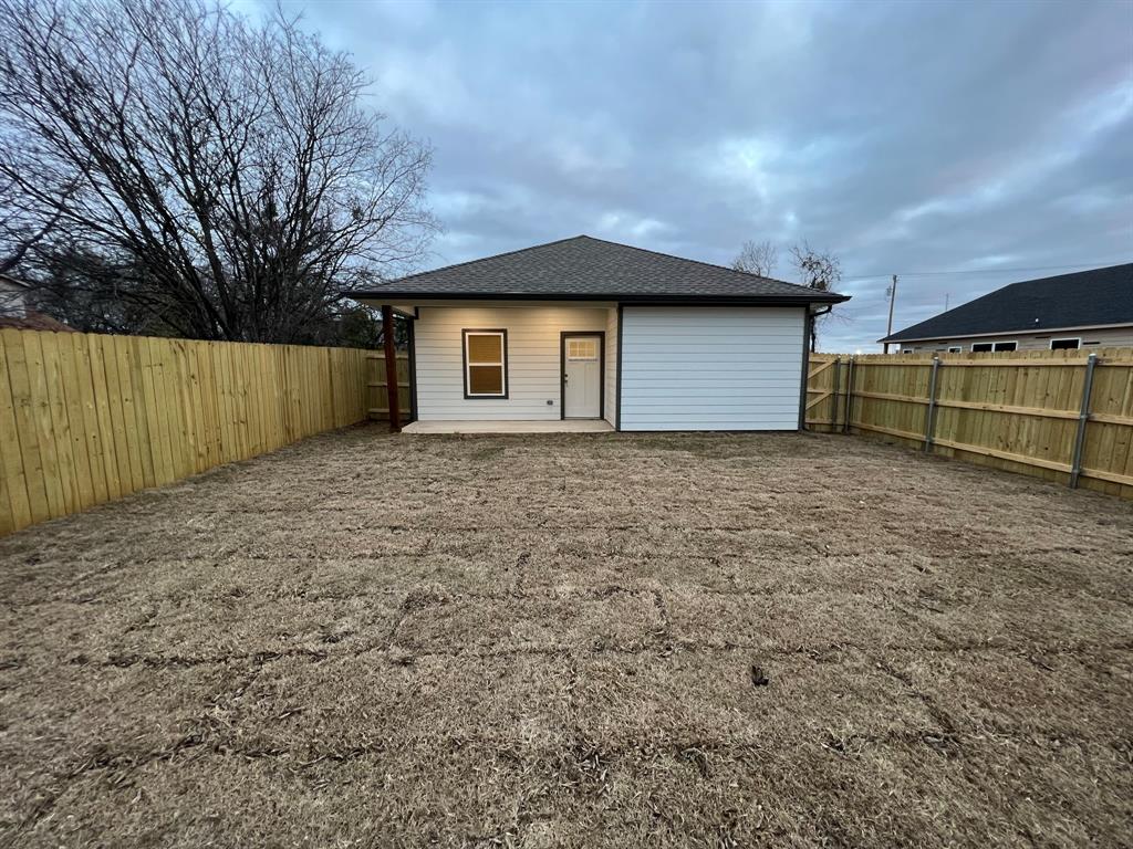 402 North Elliott Avenue Sherman, TX 75090 - Photo 19 of 19 a view of a backyard