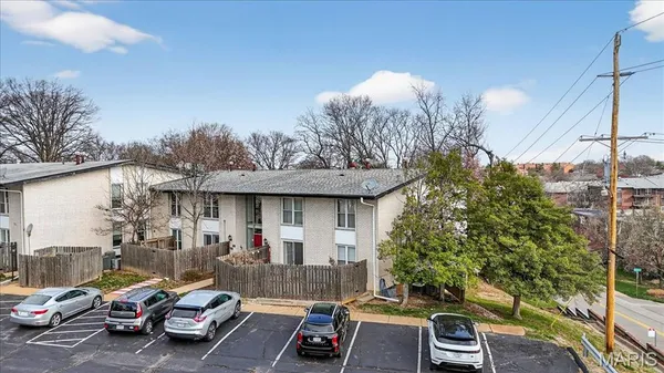 $79,900 | 10401 Briarbend Drive, Unit 4, St. Louis, MO 63146