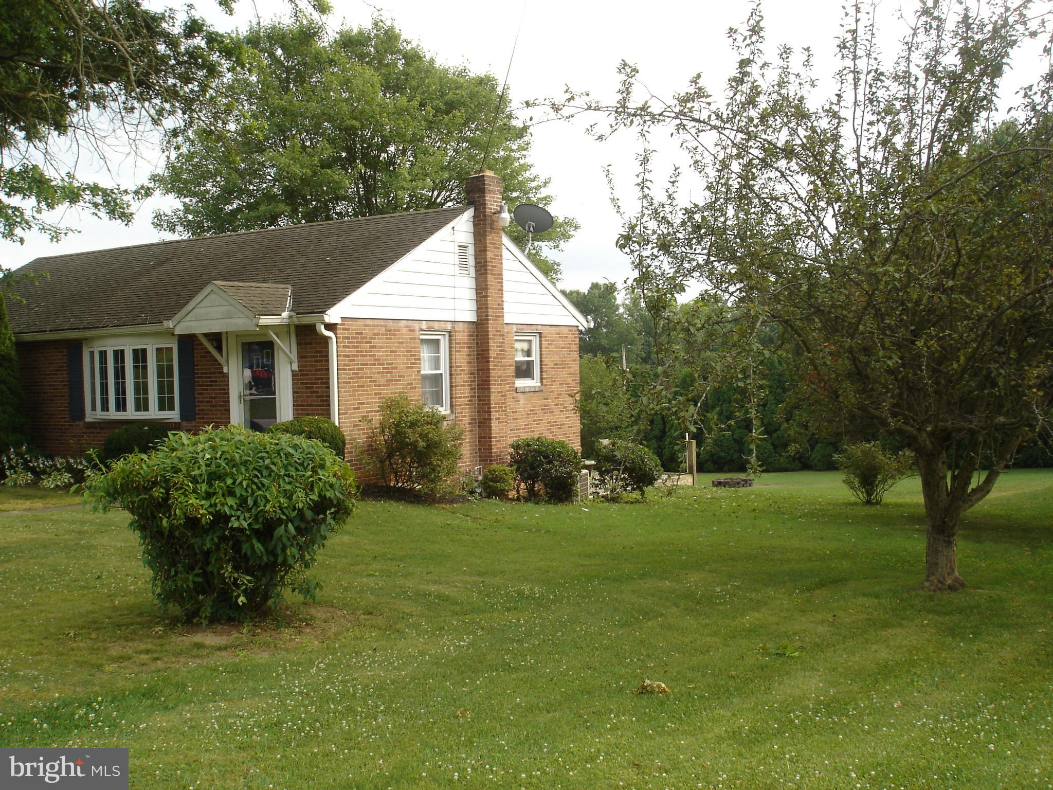 880 Locust Grove Road York, PA 17402 - Photo 3 of 32 Gallery Image 3