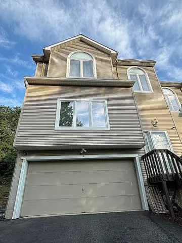 $485,000 | 8 Ledger View Court, Highland Mills, NY 10930