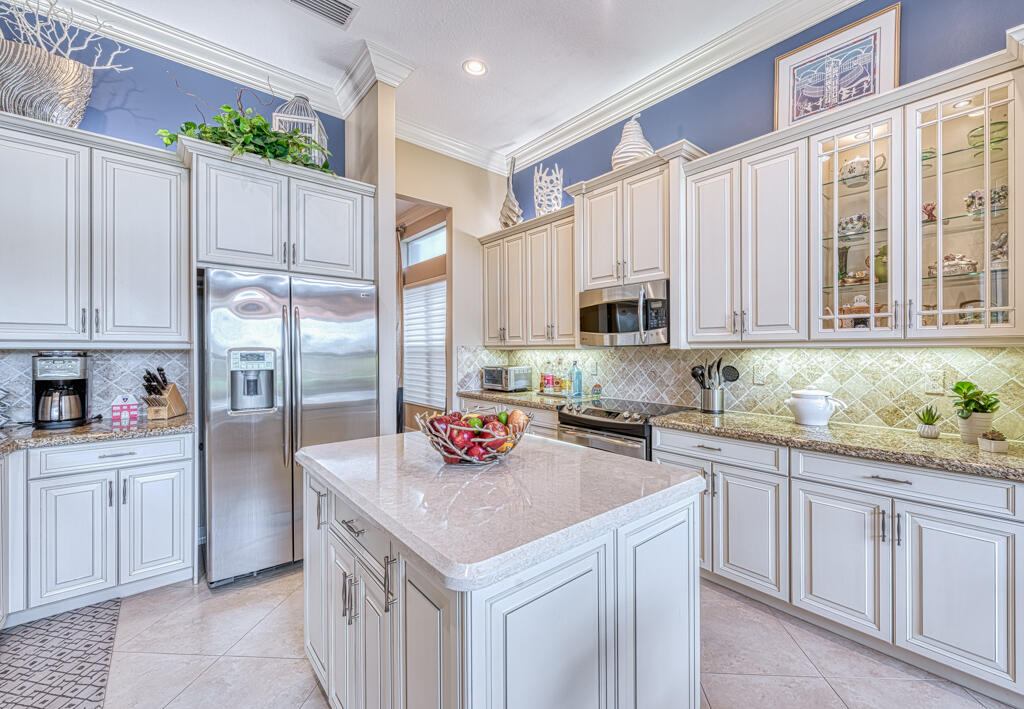9088 Ribbons Ridge Point Boynton Beach, FL 33473 - Photo 7 of 53 HIGH END WOOD CABINETS
