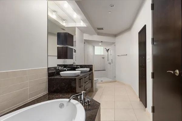 an empty room with closet and a ceiling fan
