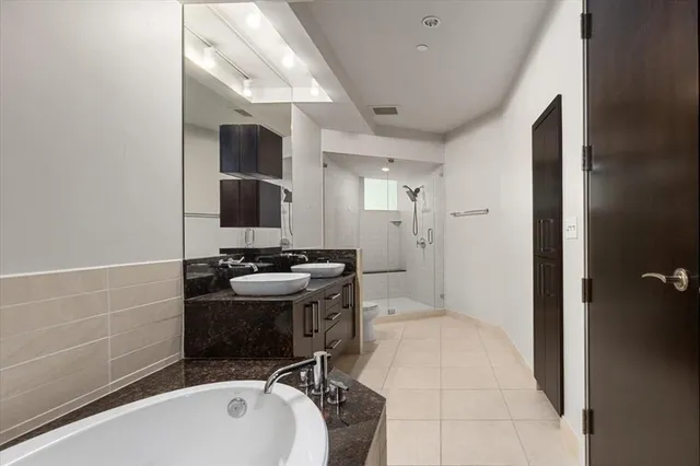 an empty room with closet and a ceiling fan