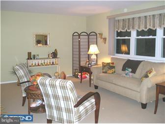 785 Parmentier Road Warminster, PA 18974 - Photo 3 of 12 Gallery Image 3