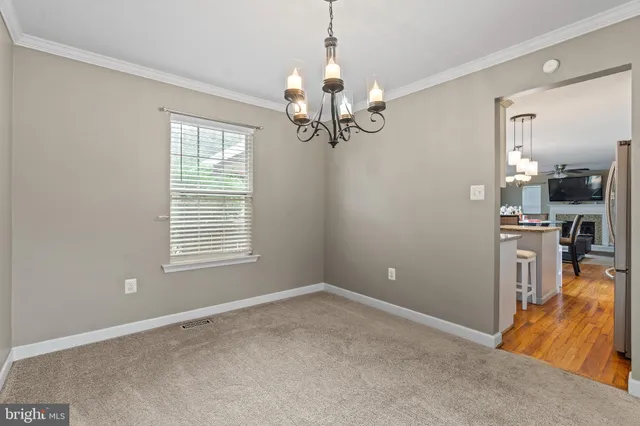 a view of a chandelier in big room and chandelier