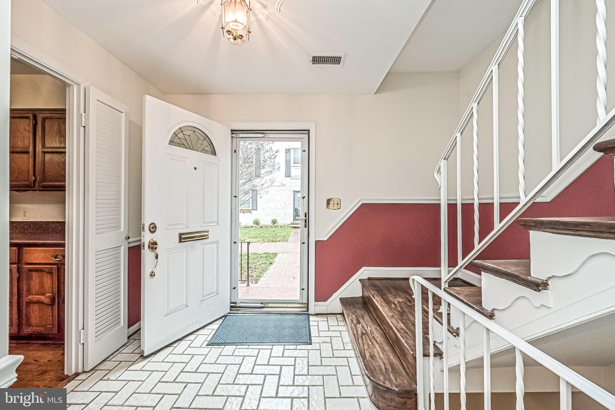 3851 Chain Bridge Road Fairfax, VA 22030 - Photo 4 of 46 Foyer