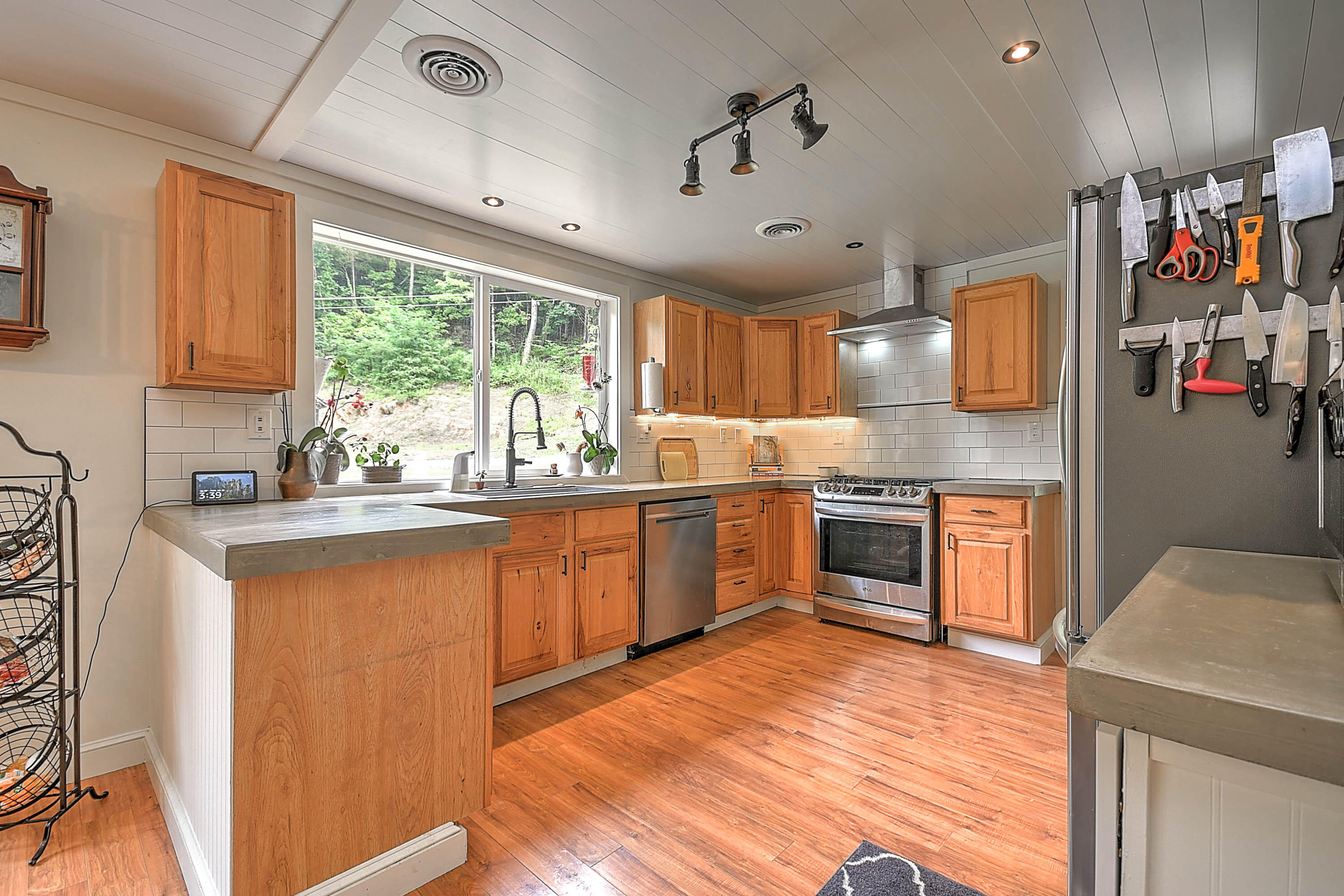 437 Bluff Road Blountville, TN 37617 - Photo 11 of 72 kitchen concrete counter tops