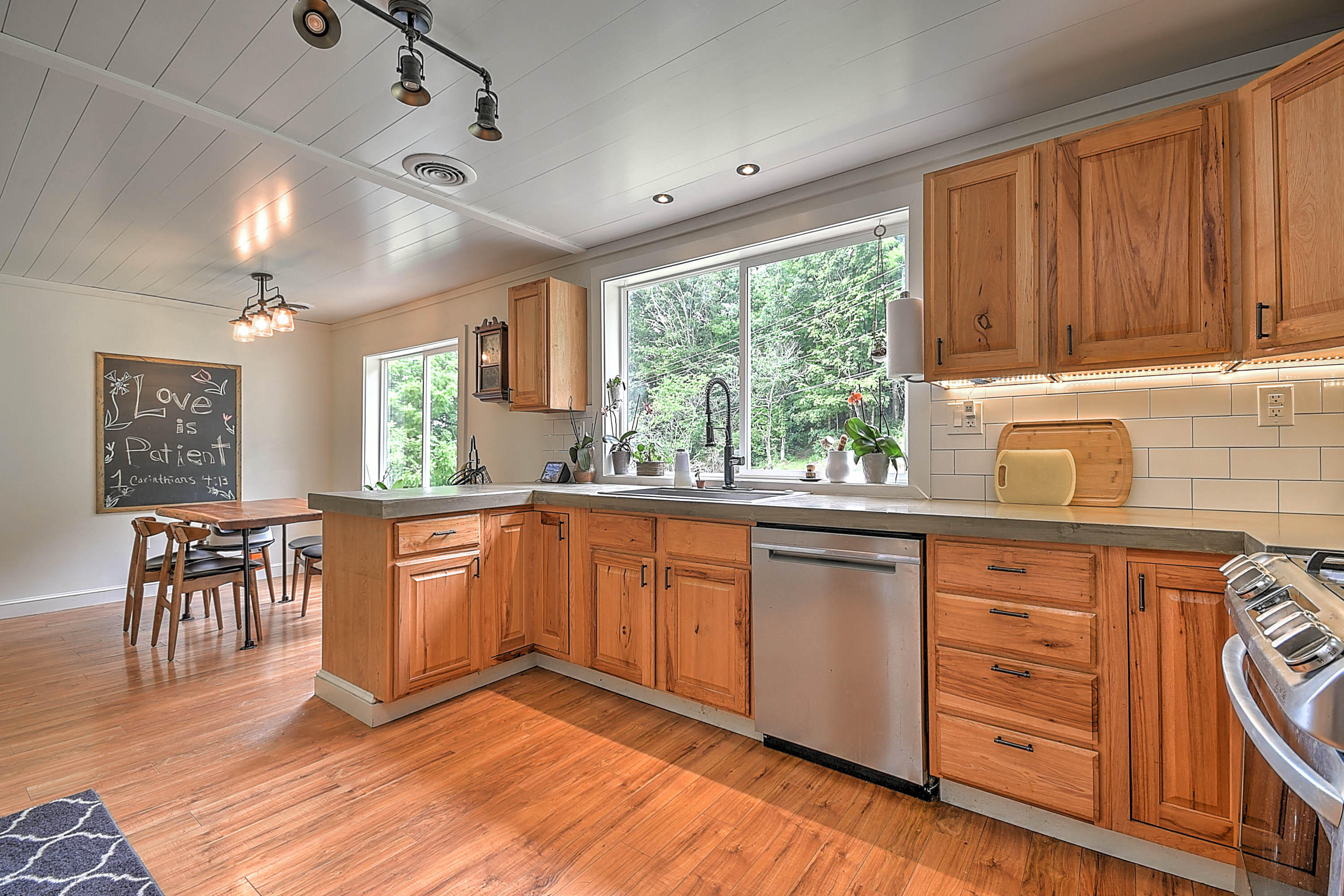 437 Bluff Road Blountville, TN 37617 - Photo 13 of 72 lovely large kitchen window
