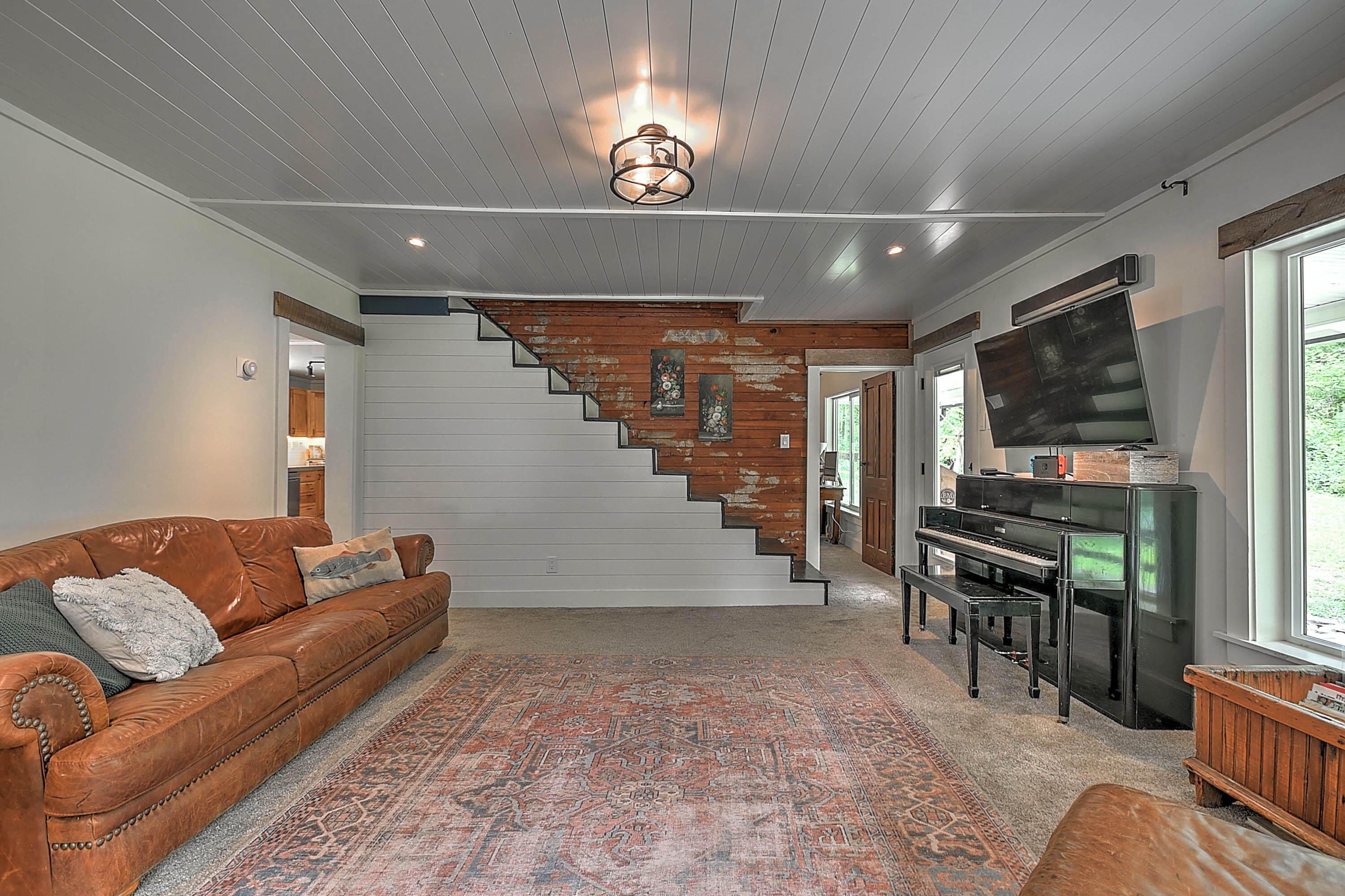 437 Bluff Road Blountville, TN 37617 - Photo 18 of 72 living room