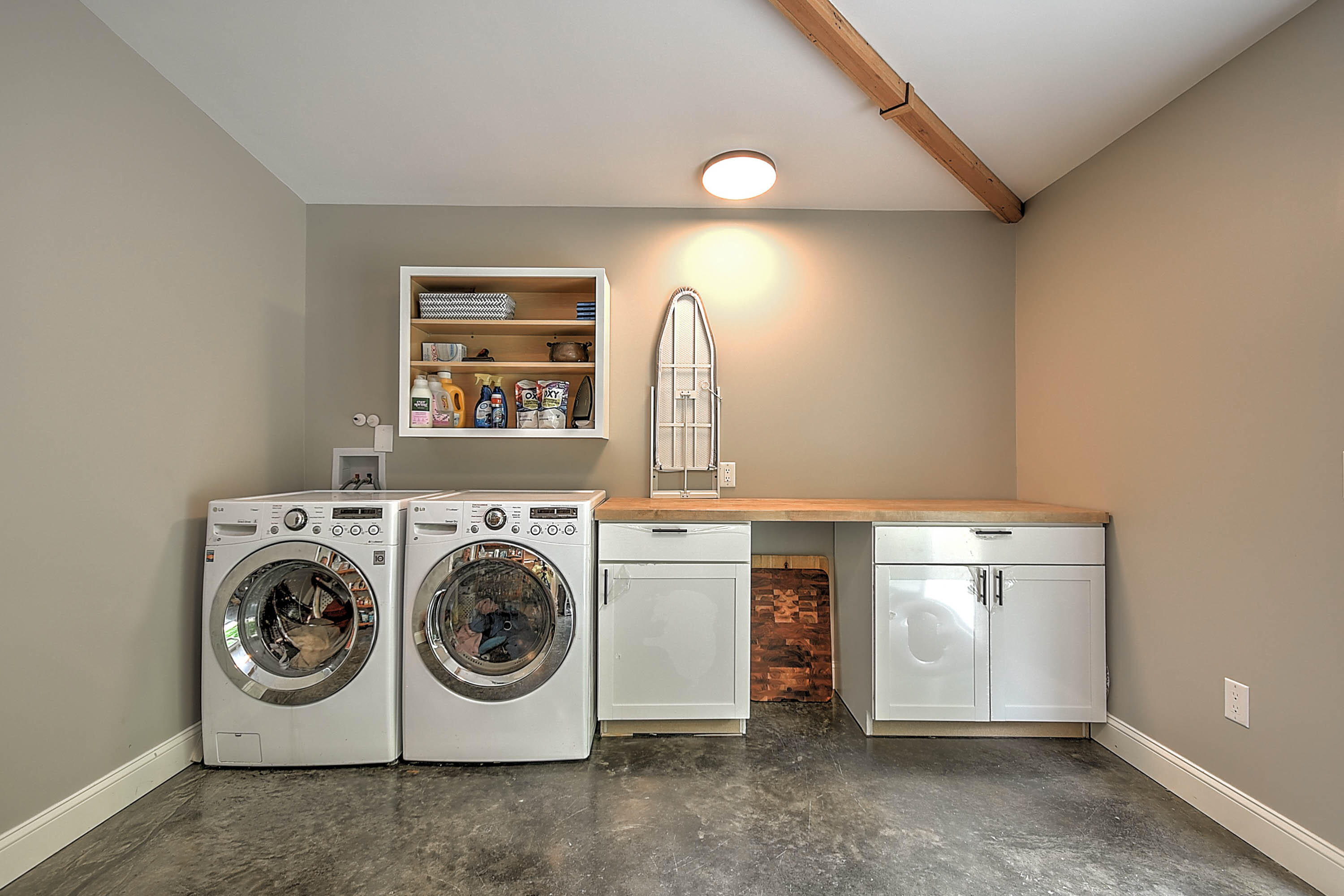 437 Bluff Road Blountville, TN 37617 - Photo 27 of 72 large laundry room
