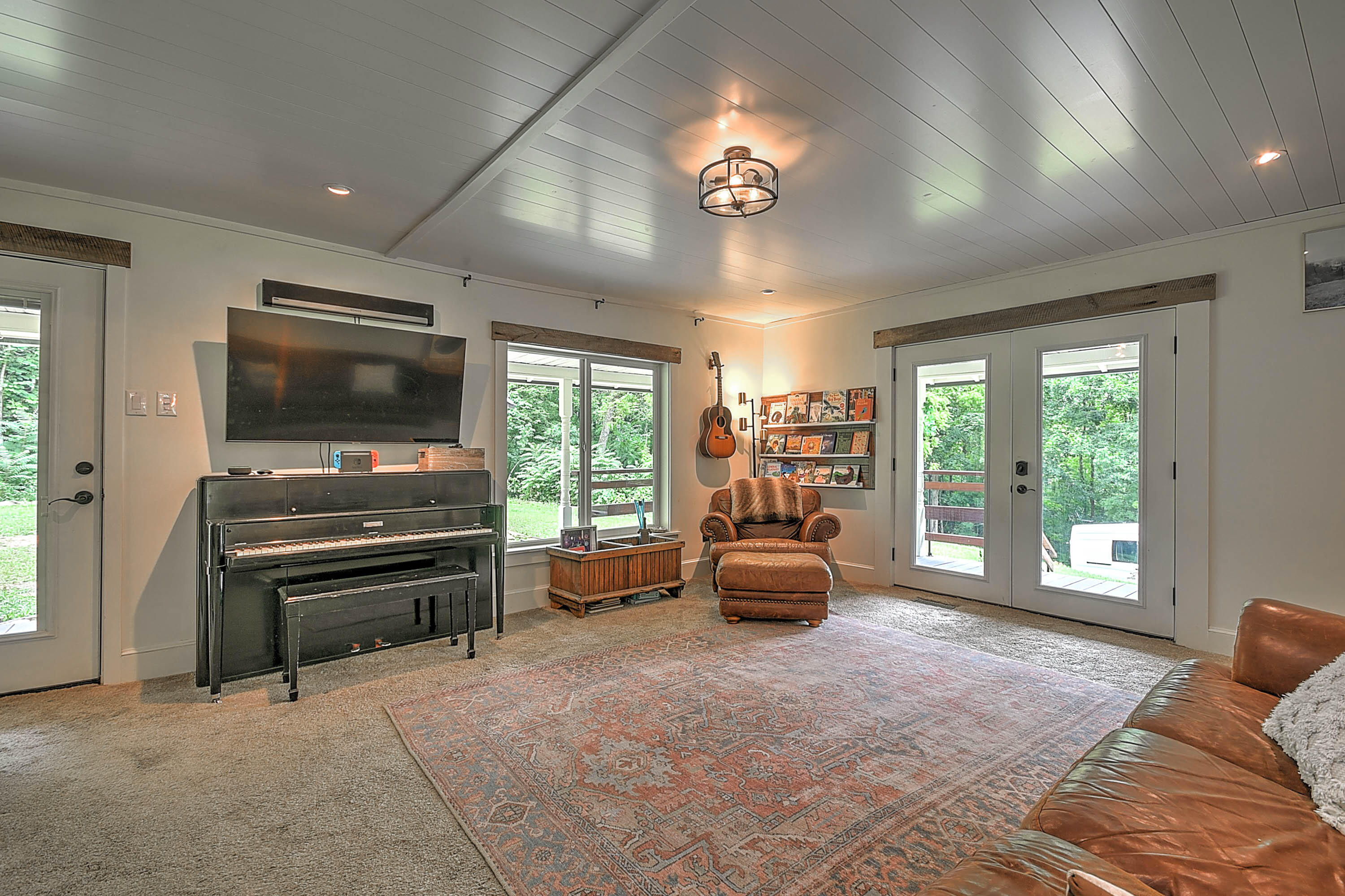 437 Bluff Road Blountville, TN 37617 - Photo 3 of 72 living room