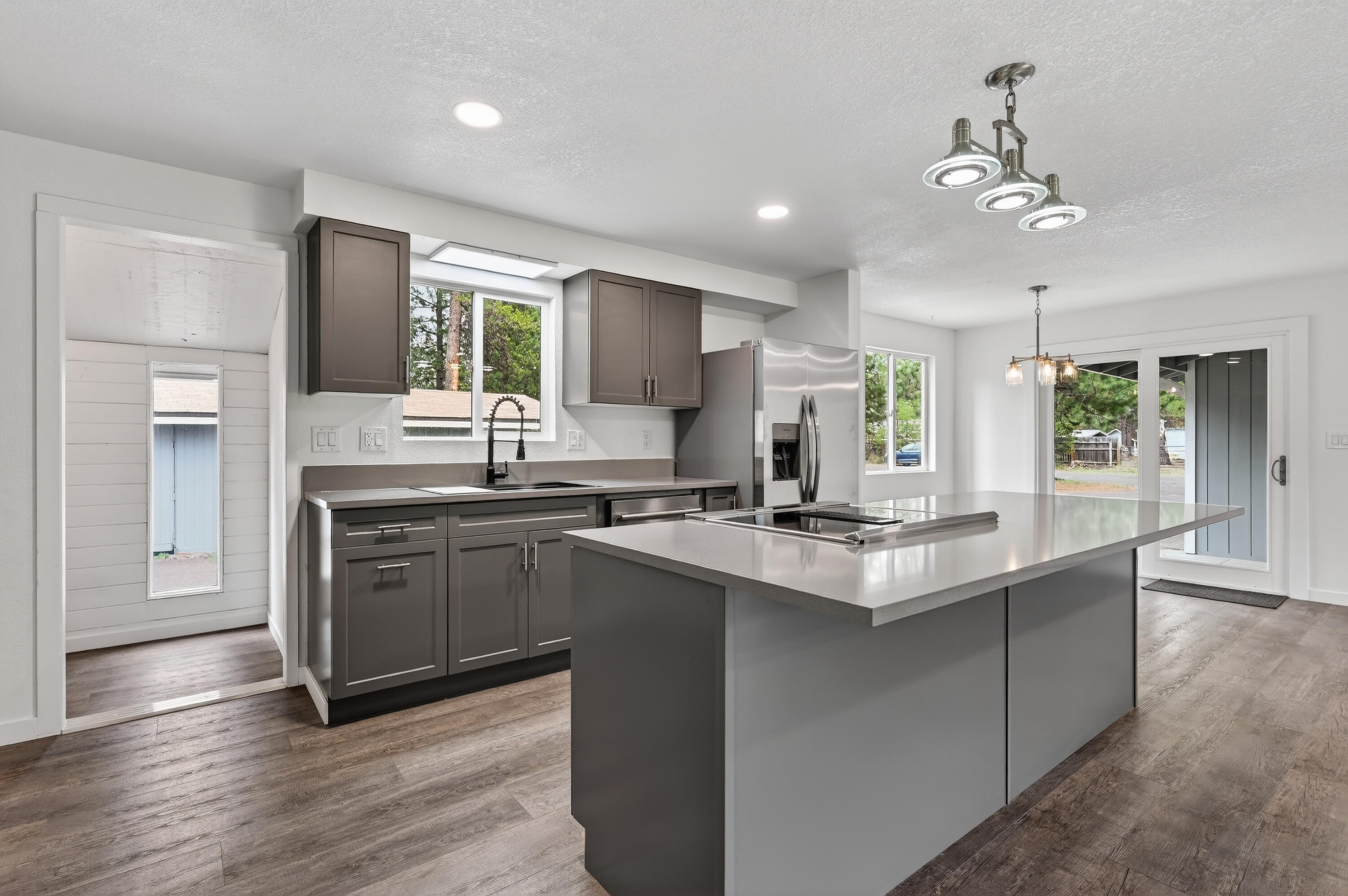 51448 Cedar Road La Pine, OR 97739 - Photo 4 of 46