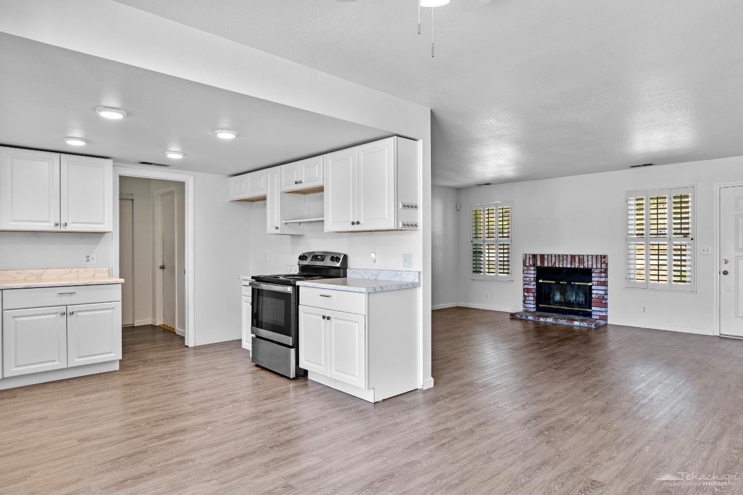 30461 South Valley Road Tehachapi, CA 93561 - Photo 5 of 27 Gallery Image 5