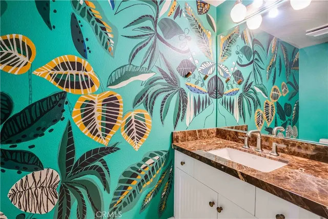 $885,000 | 6300 Honolulu Avenue, Unit 205, La Crescenta, CA 91214