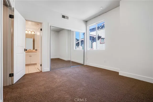 $885,000 | 6300 Honolulu Avenue, Unit 205, La Crescenta, CA 91214
