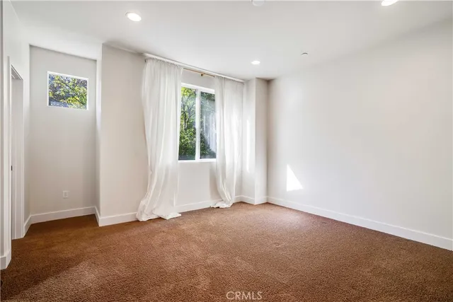 $885,000 | 6300 Honolulu Avenue, Unit 205, La Crescenta, CA 91214