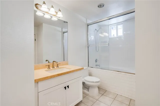 $885,000 | 6300 Honolulu Avenue, Unit 205, La Crescenta, CA 91214