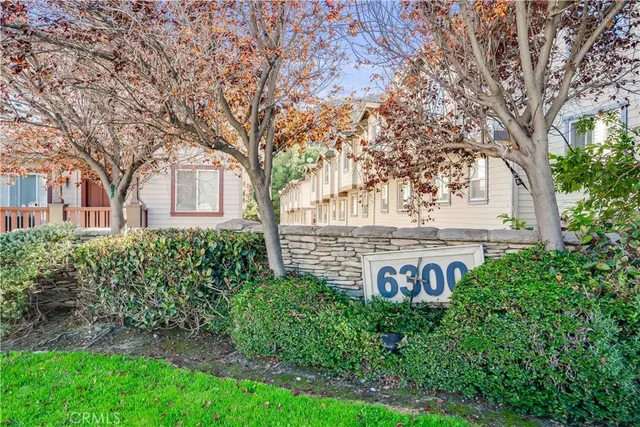 $885,000 | 6300 Honolulu Avenue, Unit 205, La Crescenta, CA 91214
