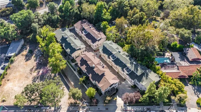 $885,000 | 6300 Honolulu Avenue, Unit 205, La Crescenta, CA 91214