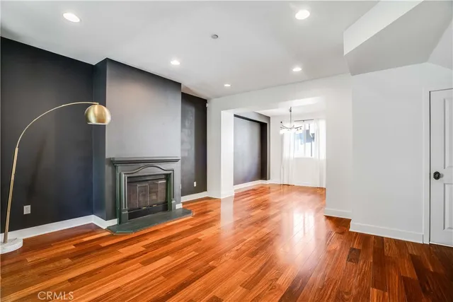 $885,000 | 6300 Honolulu Avenue, Unit 205, La Crescenta, CA 91214