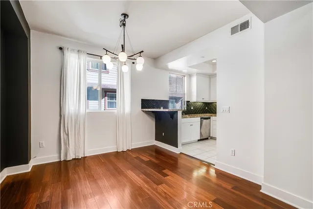 $885,000 | 6300 Honolulu Avenue, Unit 205, La Crescenta, CA 91214