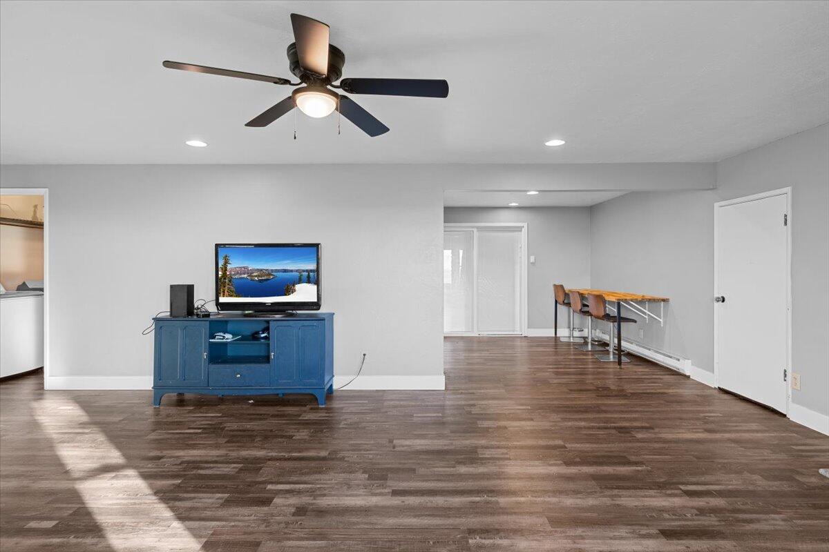 5942 Foothill Road Central Point, OR 97502 - Photo 11 of 37 09-CI_6558