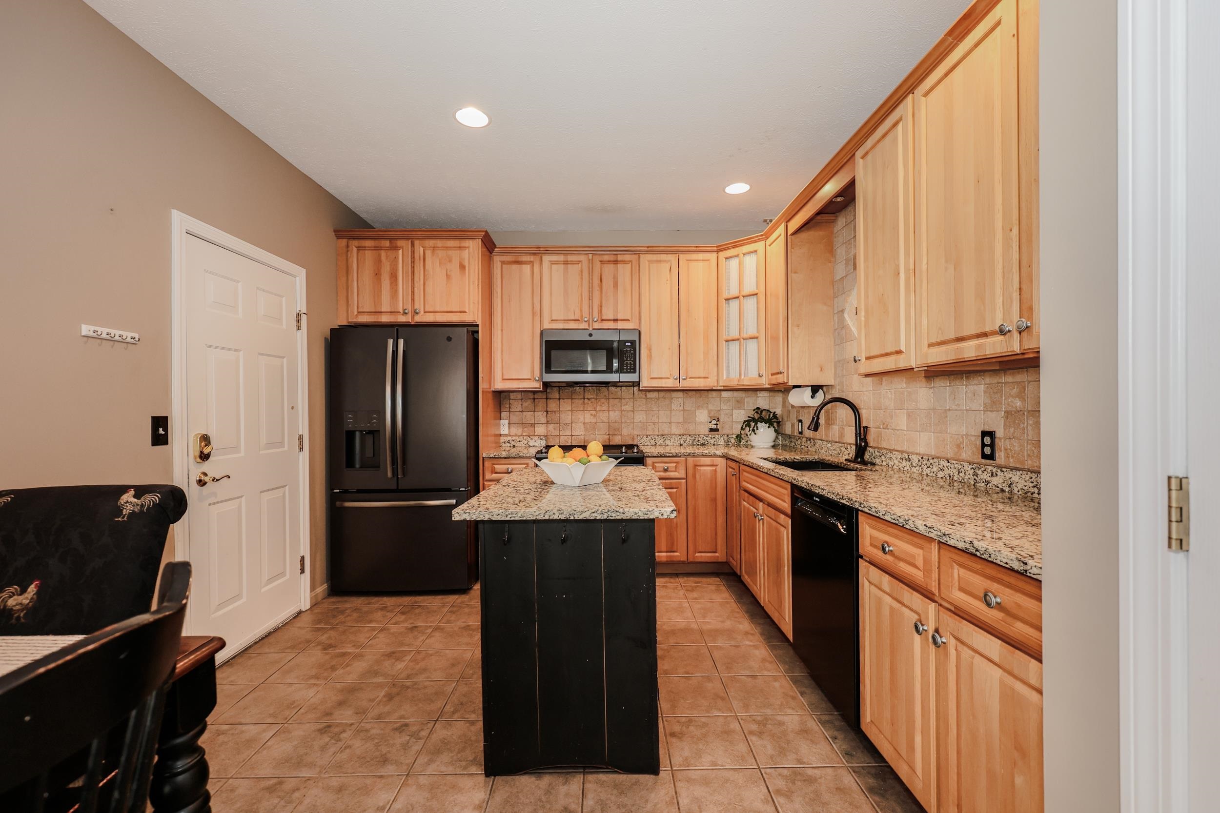 34 Mammoth Road, Unit 27 Hooksett, NH 03106 - Photo 15 of 55