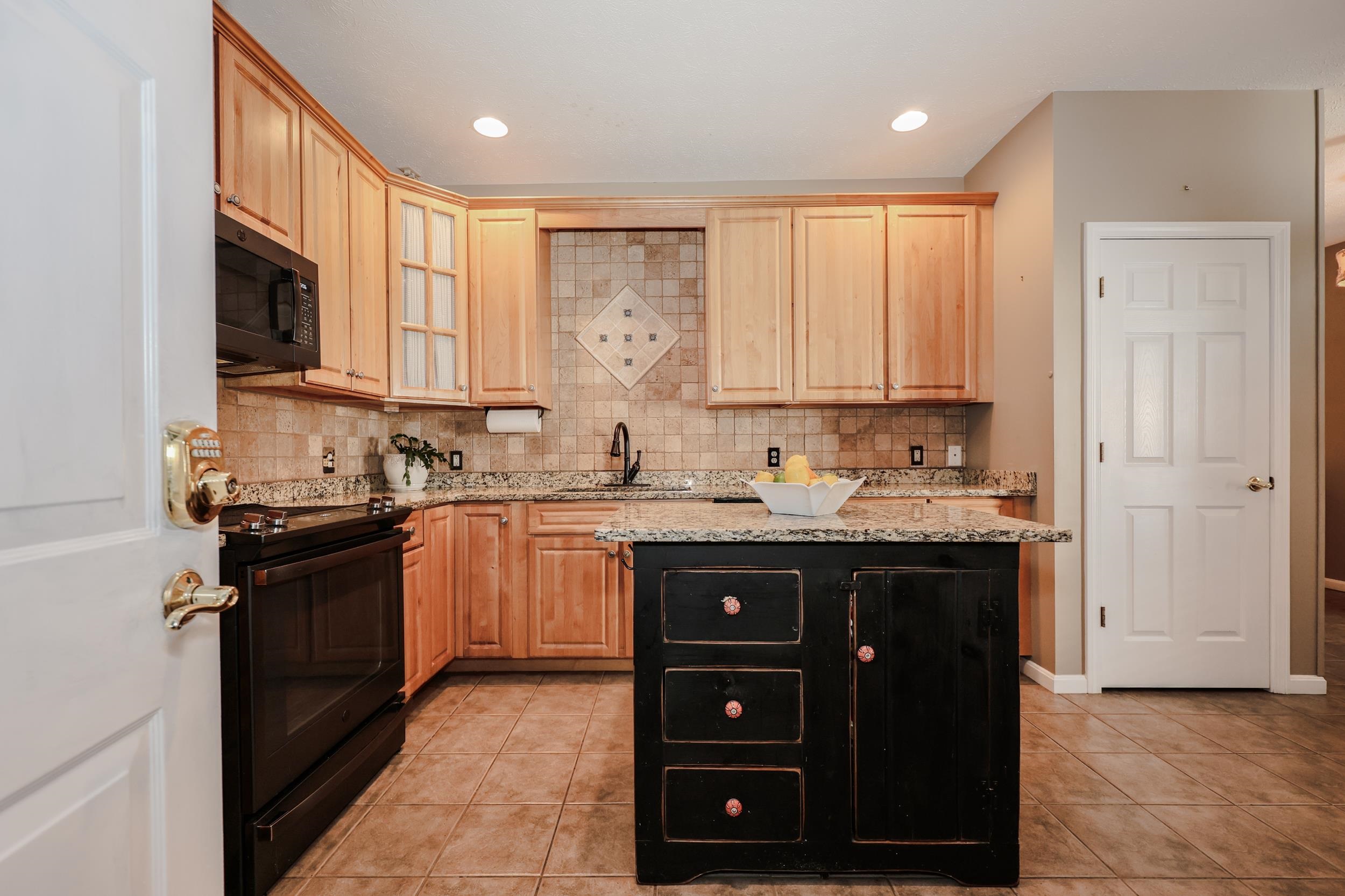 34 Mammoth Road, Unit 27 Hooksett, NH 03106 - Photo 20 of 55