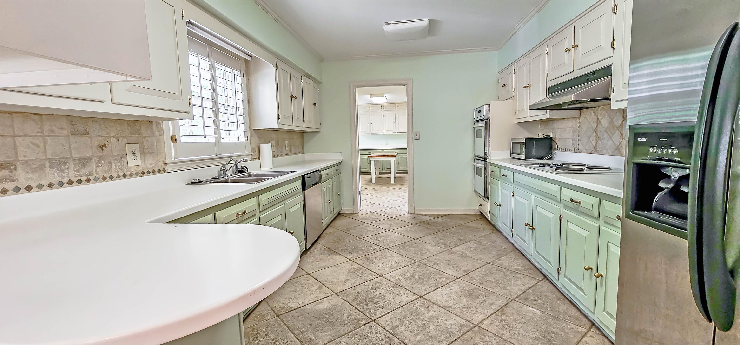 154 Perkins Extension Memphis, TN 38117 - Photo 9 of 40 a kitchen with stainless steel appliances granite countertop a sink and a stove