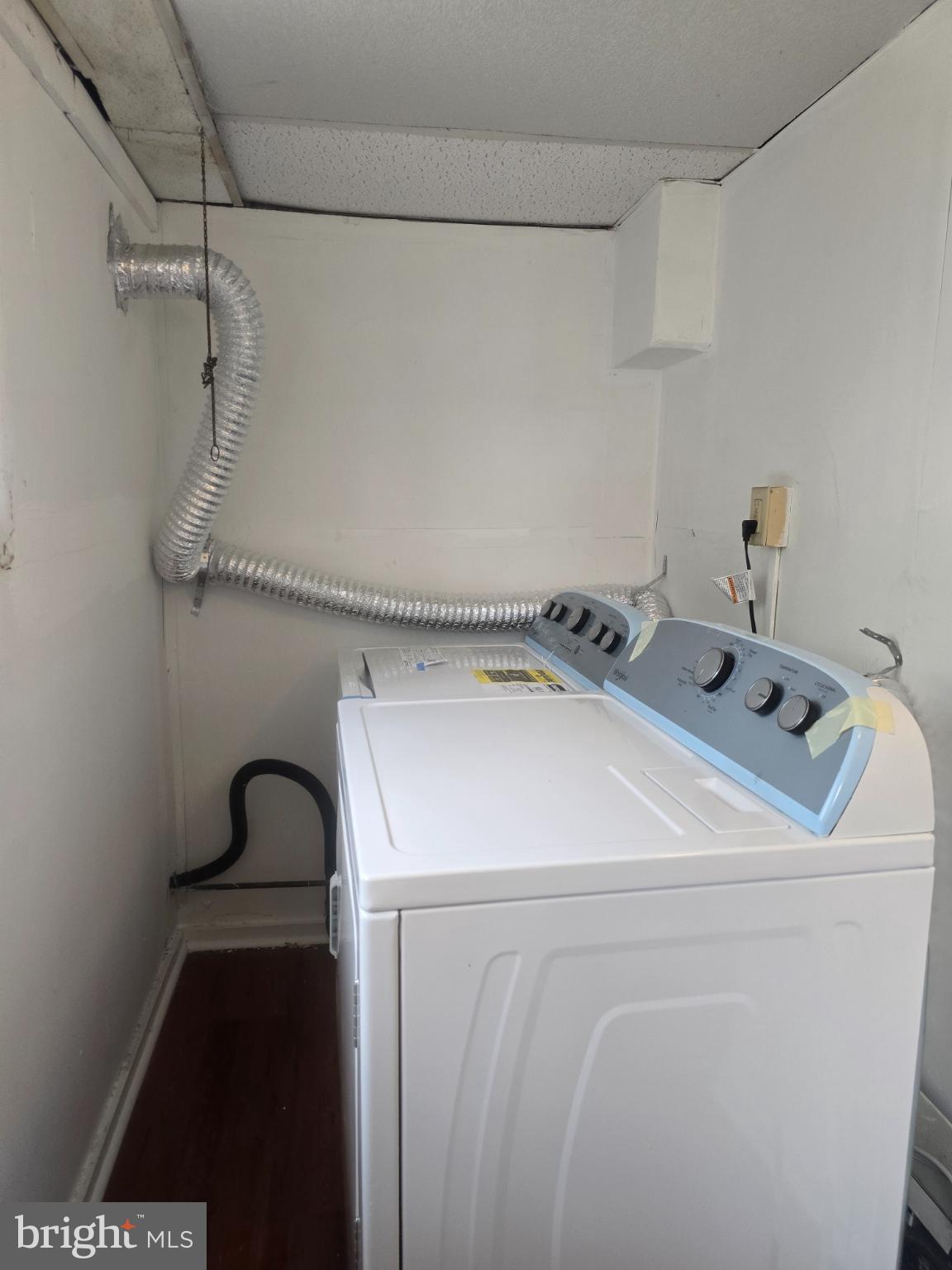 556 North Wanamaker Street Philadelphia, PA 19131 - Photo 8 of 14 Efficient laundry space with modern appliances.