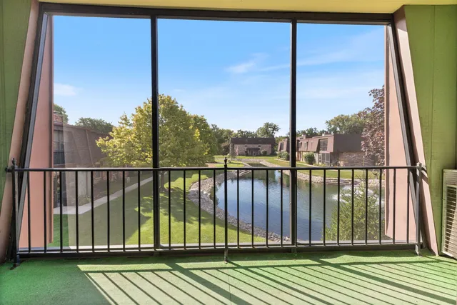 $262,500 | 11134 NW Road, Unit 2C, Palos Hills, IL 60465