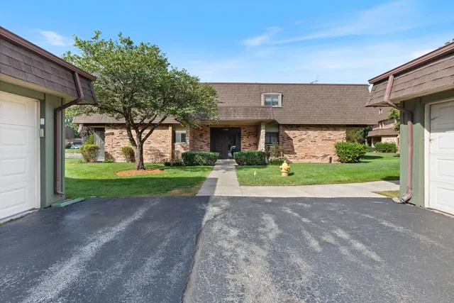 $262,500 | 11134 NW Road, Unit 2C, Palos Hills, IL 60465