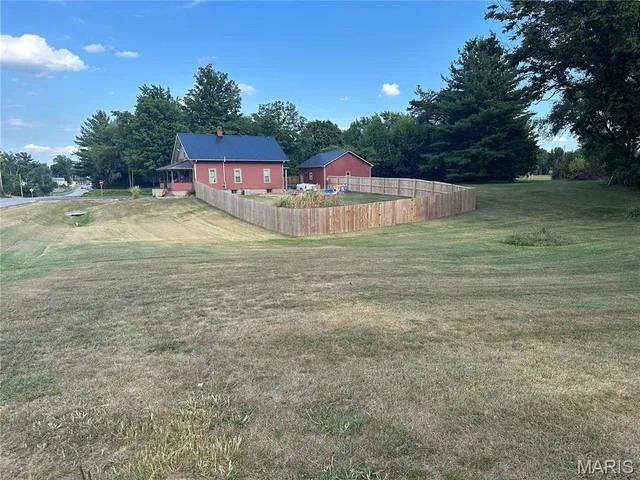 $165,000 | 318 West Main Street, Oakdale, IL 62268