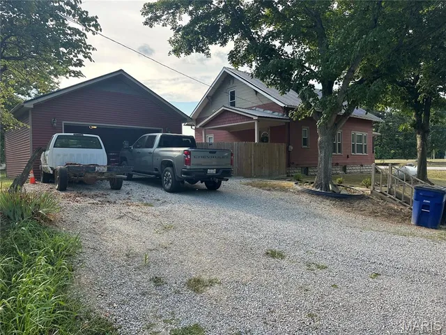 $165,000 | 318 West Main Street, Oakdale, IL 62268