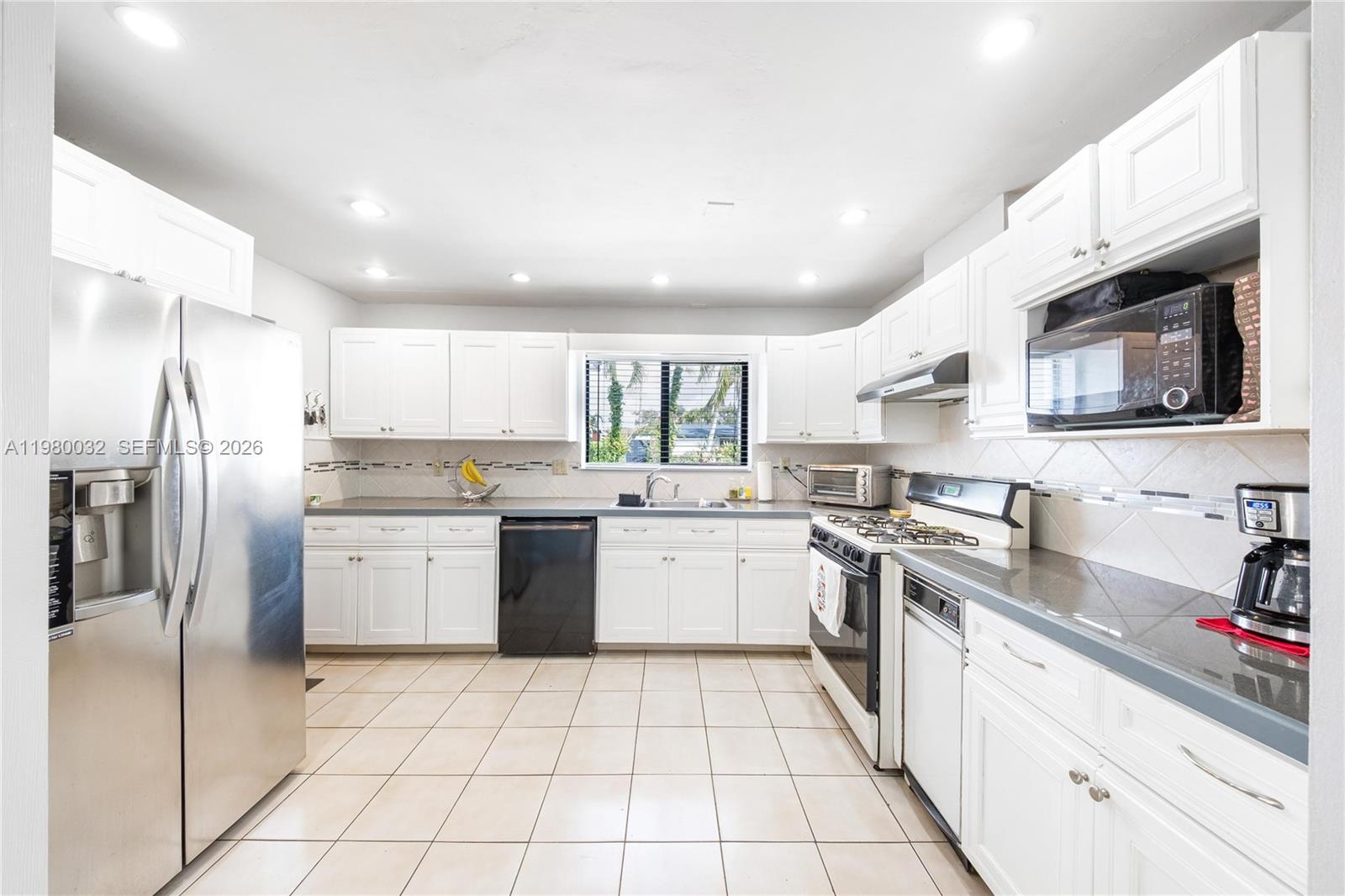 10020 Southwest 83rd Street Miami, FL 33173 - Photo 7 of 27