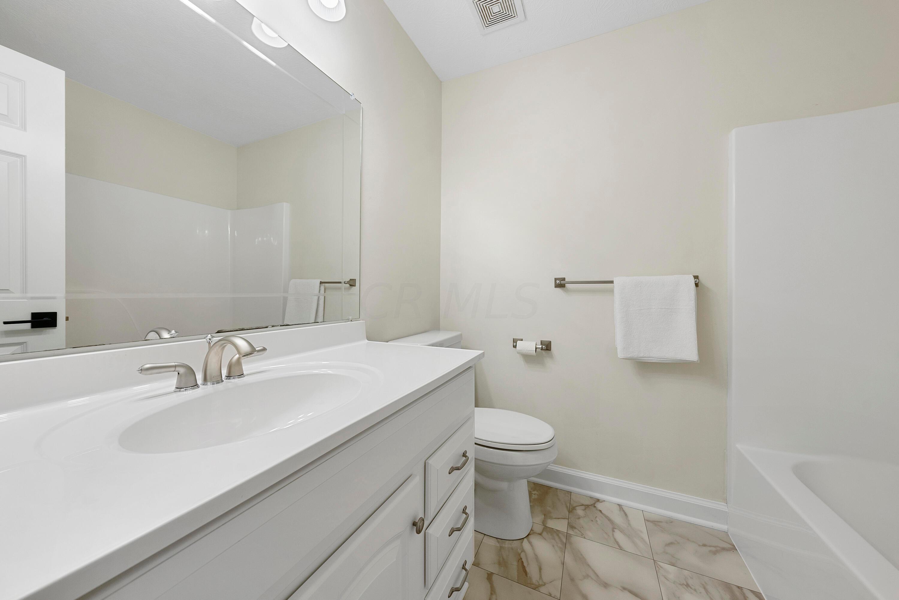 2005 River Road Delaware, OH 43015 - Photo 32 of 72 2nd Floor Full Bathroom