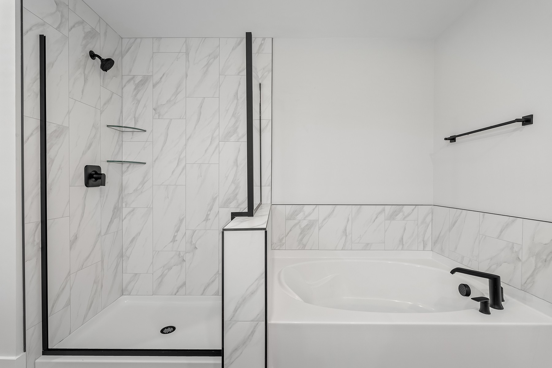 617 Silver Trace White House, TN 37188 - Photo 12 of 19 a bathroom with a bathtub