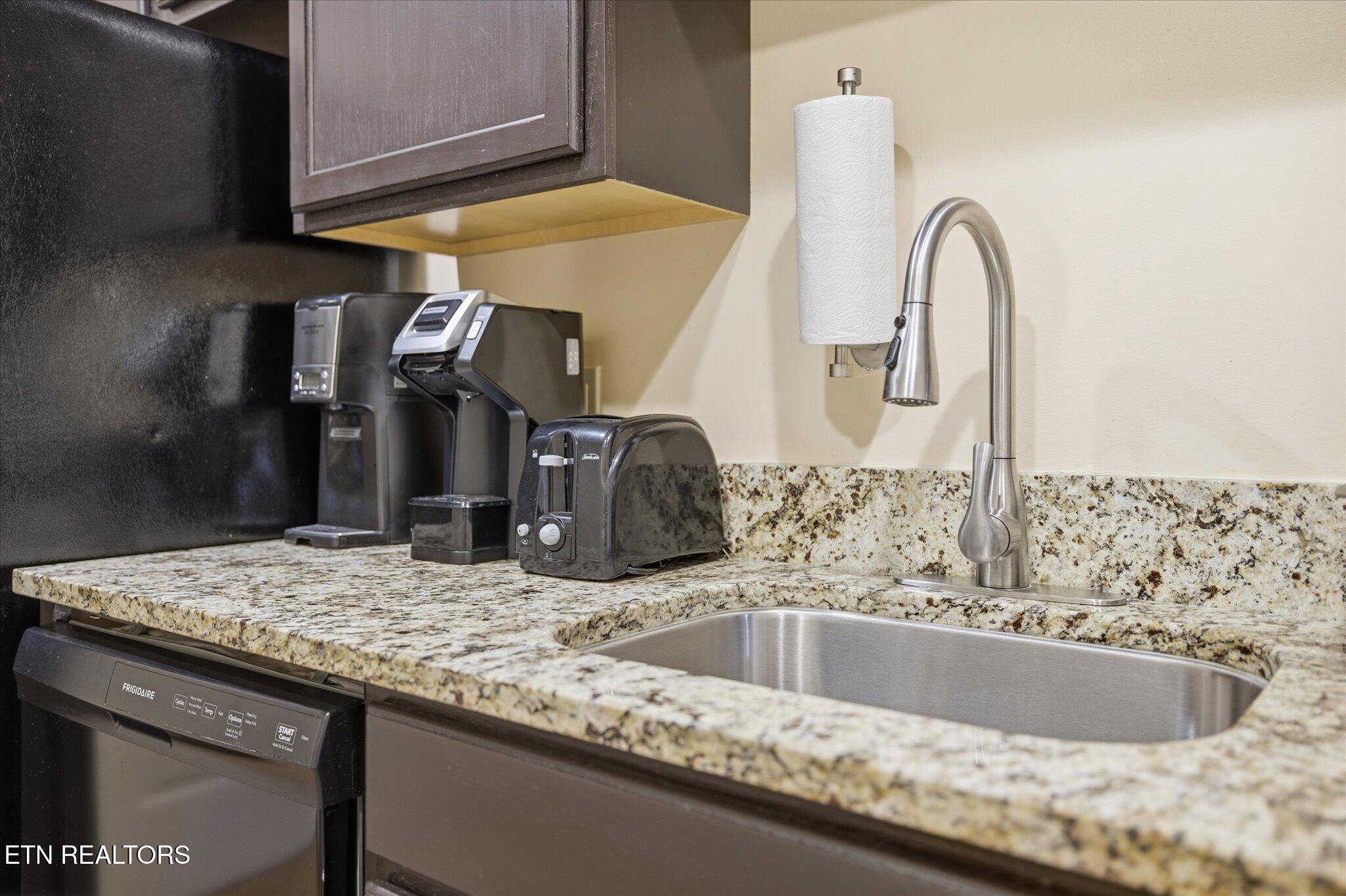 225 Collier Drive, Unit 2409 Sevierville, TN 37862 - Photo 9 of 51 05-IMG_0068