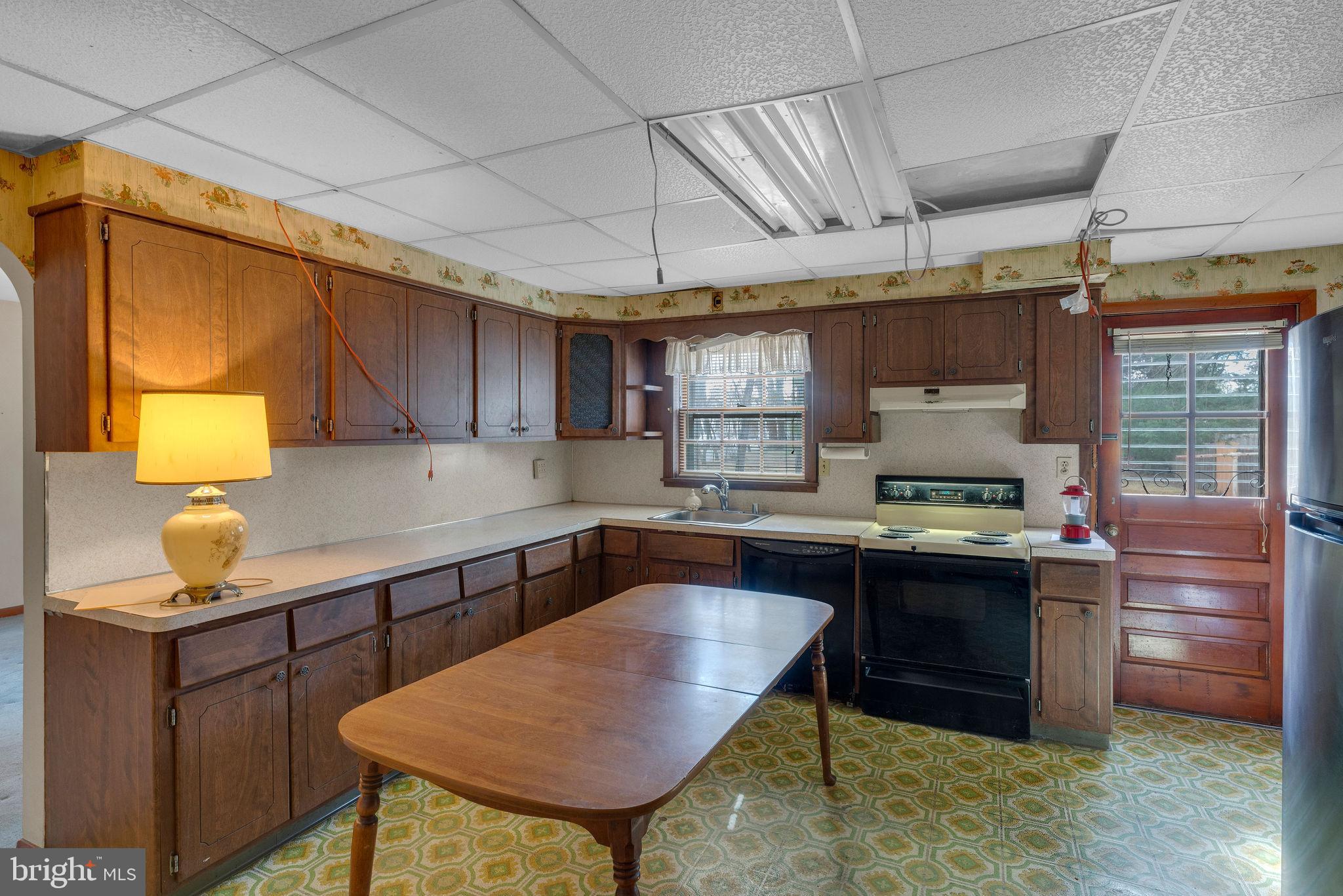 265 Edinburg Road Hamilton, NJ 08619 - Photo 8 of 17 Kitchen
