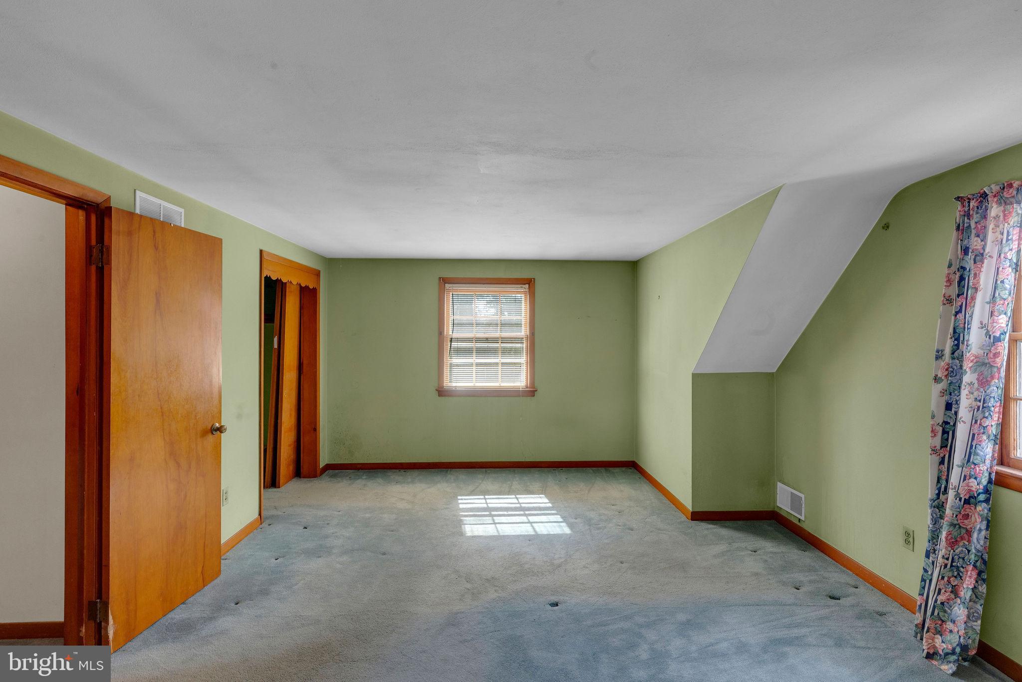 265 Edinburg Road Hamilton, NJ 08619 - Photo 10 of 17 Main Bedroom