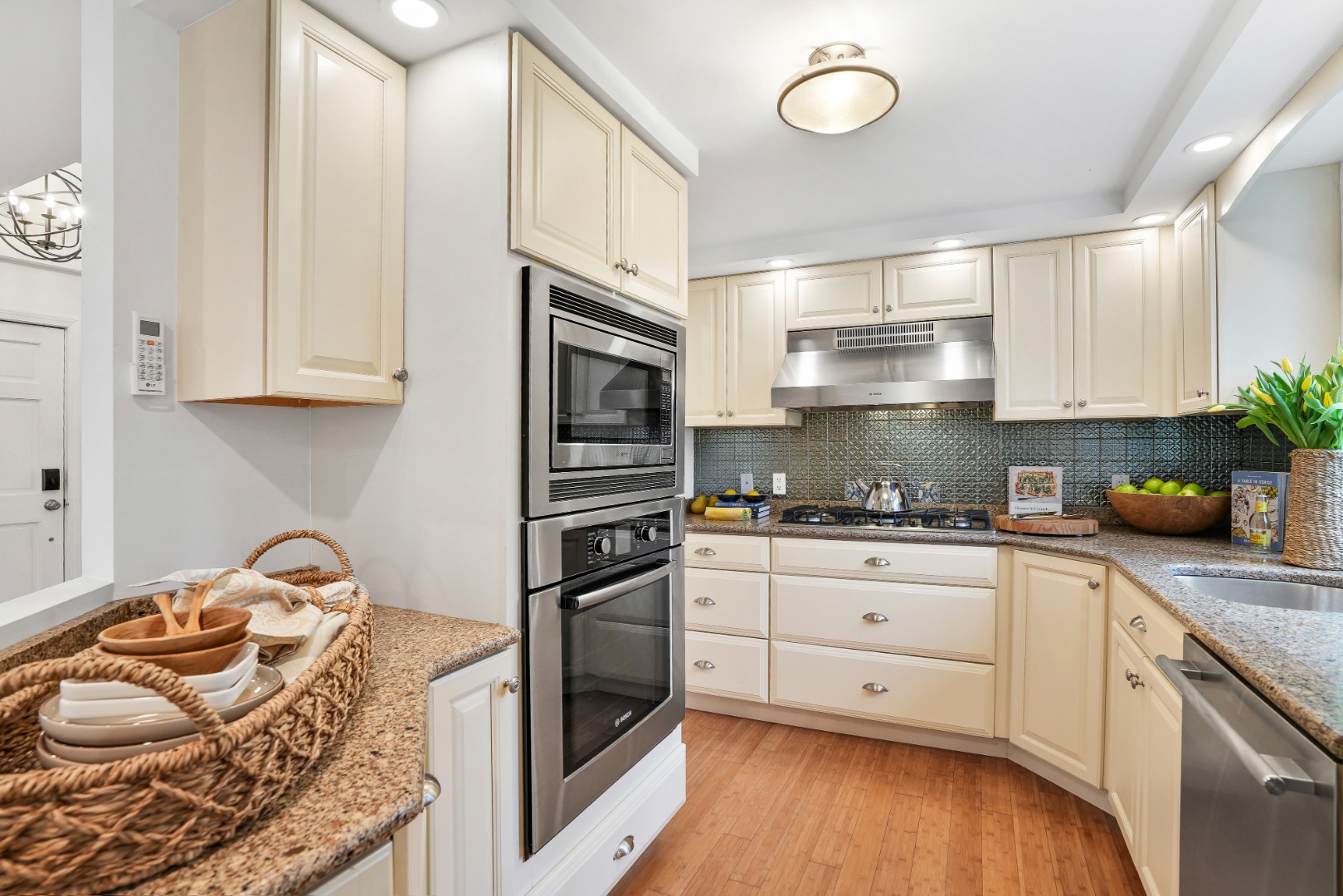 26 Sea Glen Road Oak Bluffs, MA 02557 - Photo 11 of 36