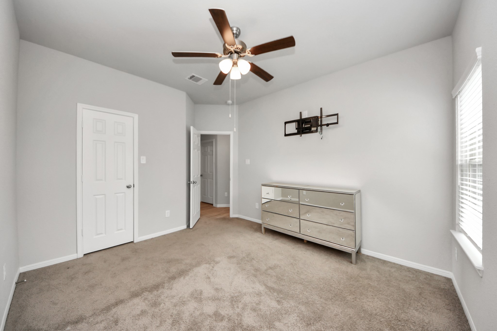 1654 Sequoia Run Drive Rosharon, TX 77583 - Photo 17 of 24 an empty room with windows and fan