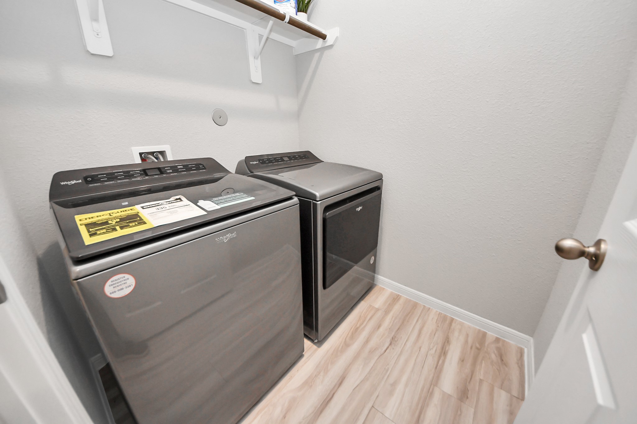 1654 Sequoia Run Drive Rosharon, TX 77583 - Photo 18 of 24 a utility room with dryer and washer