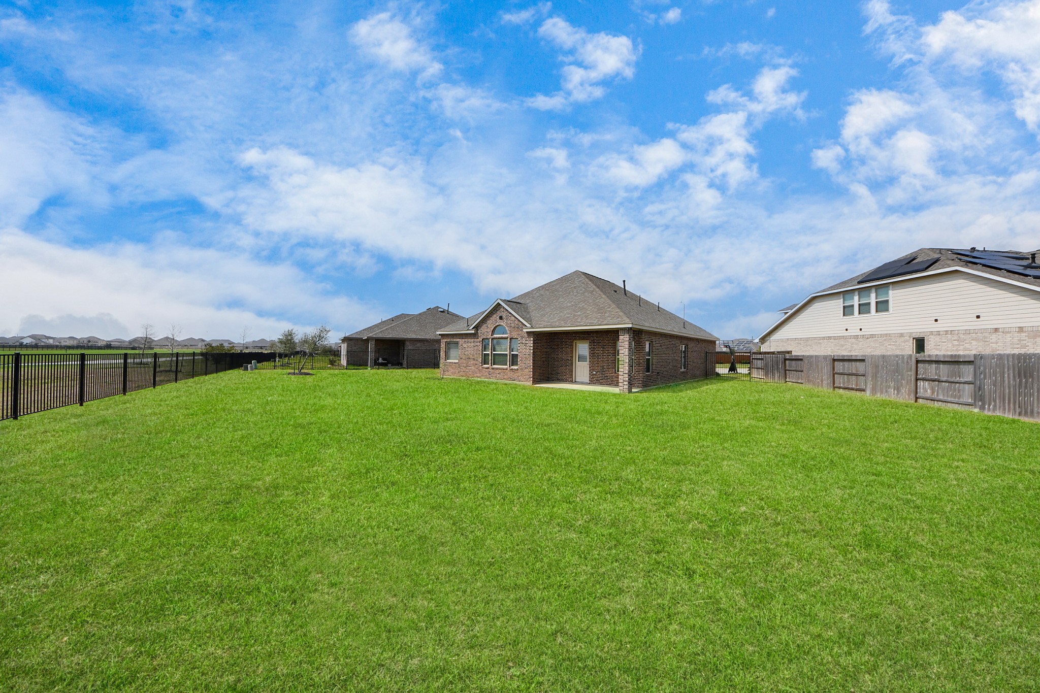 1654 Sequoia Run Drive Rosharon, TX 77583 - Photo 23 of 24 a front view of a house with garden