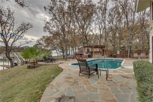 $999,000 | 217 Shoreline Drive, Malakoff, TX 75148