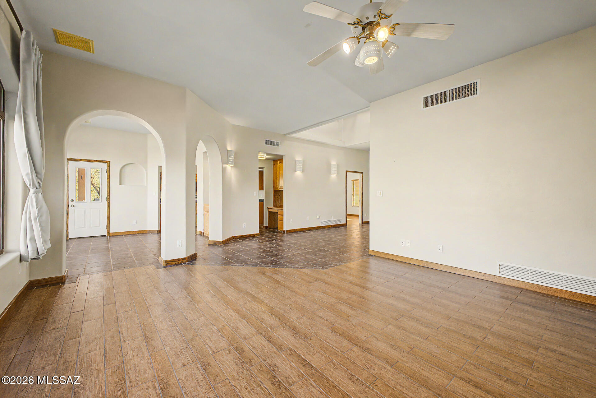 15660 North Pharlap Road Tucson, AZ 85739 - Photo 22 of 49 LR / Dining Room