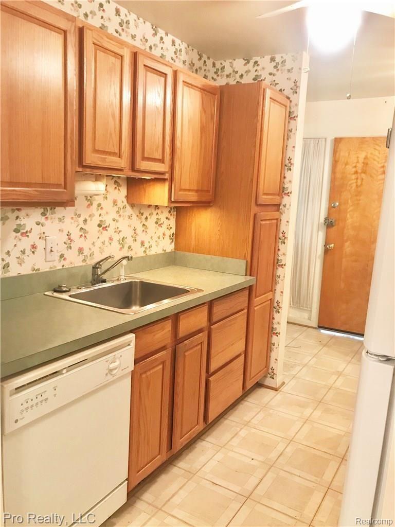1199 South Sheldon Road, Unit 24 Plymouth, MI 48170 - Photo 6 of 26 6.JPG