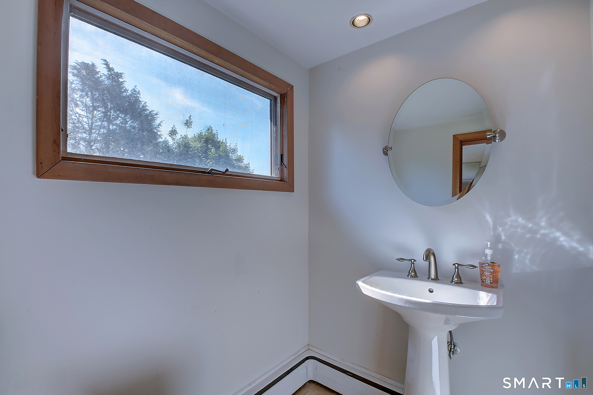 46 Kimball Road Wethersfield, CT 06109 - Photo 5 of 34