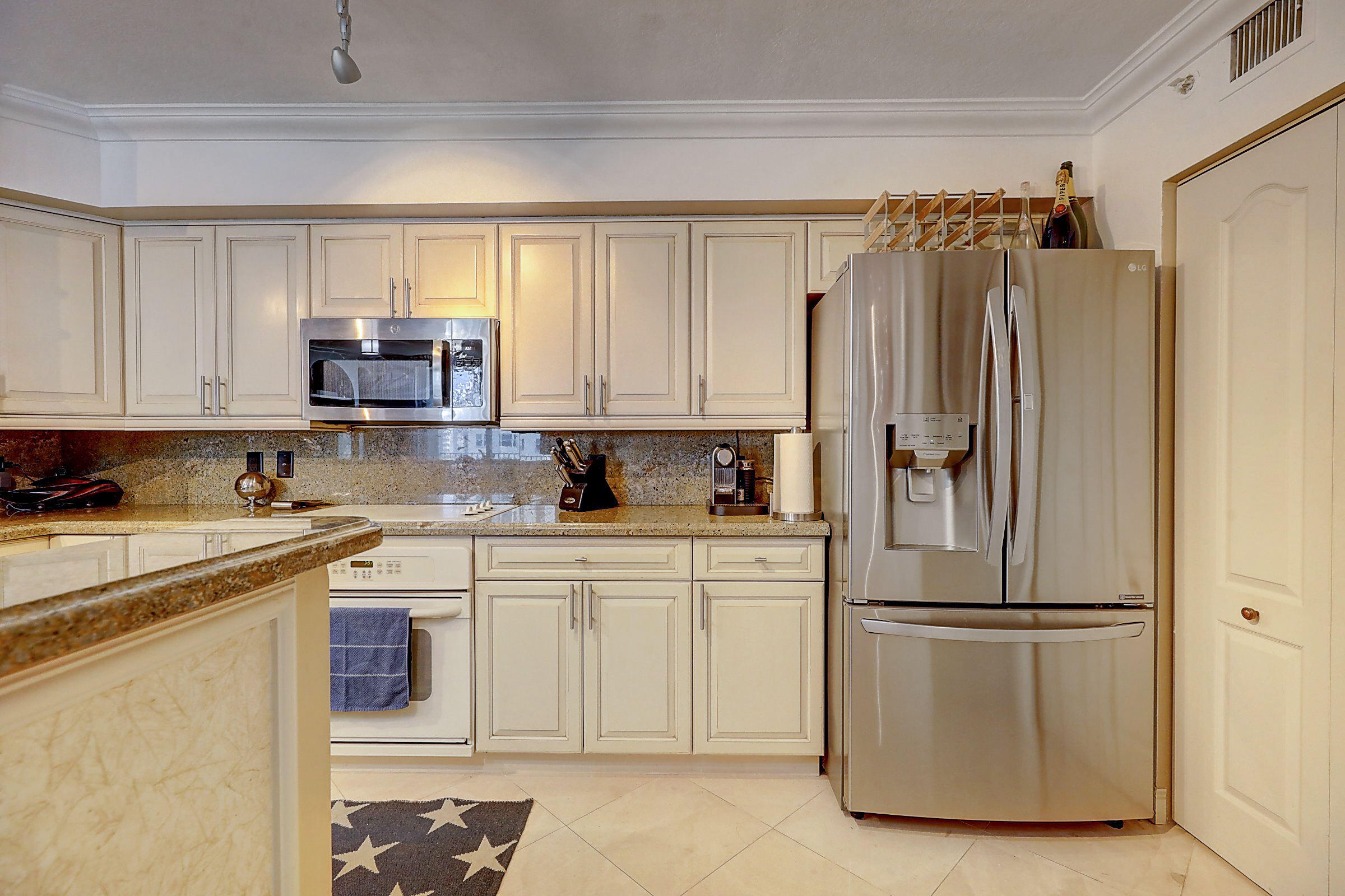 3606 South Ocean Boulevard, Unit 703 Highland Beach, FL 33487 - Photo 3 of 14 KITCHEN